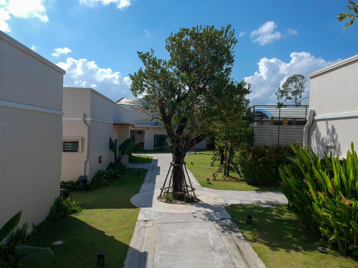 Toledo Pool Villa Nakhon Si Thammarat Bagian luar foto