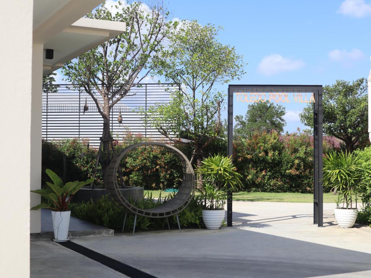 Toledo Pool Villa Nakhon Si Thammarat Bagian luar foto